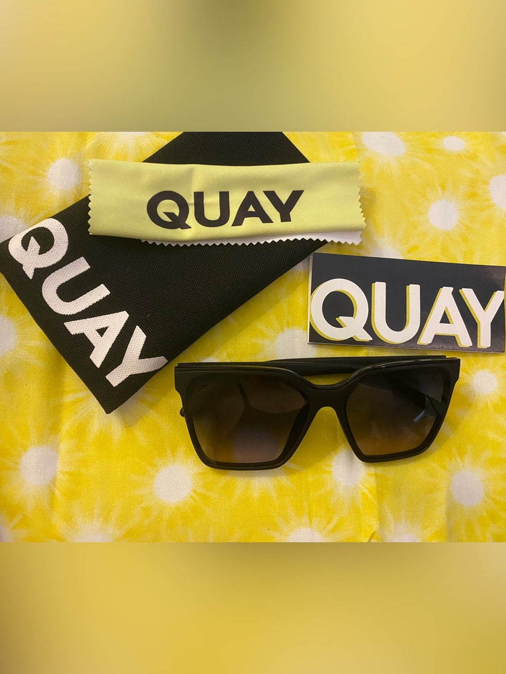 Quay | Level Up | Black Frame / Smoke Polarized Lens - Picture 12 of 16